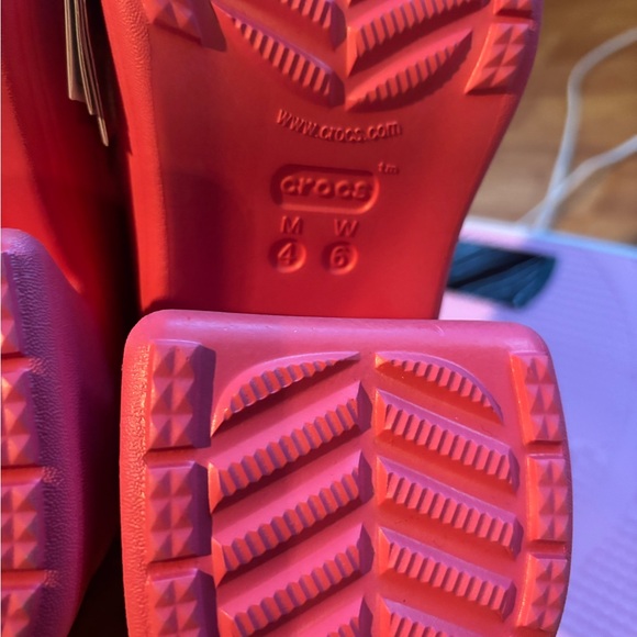 Women’s siren crocs - Picture 4 of 5